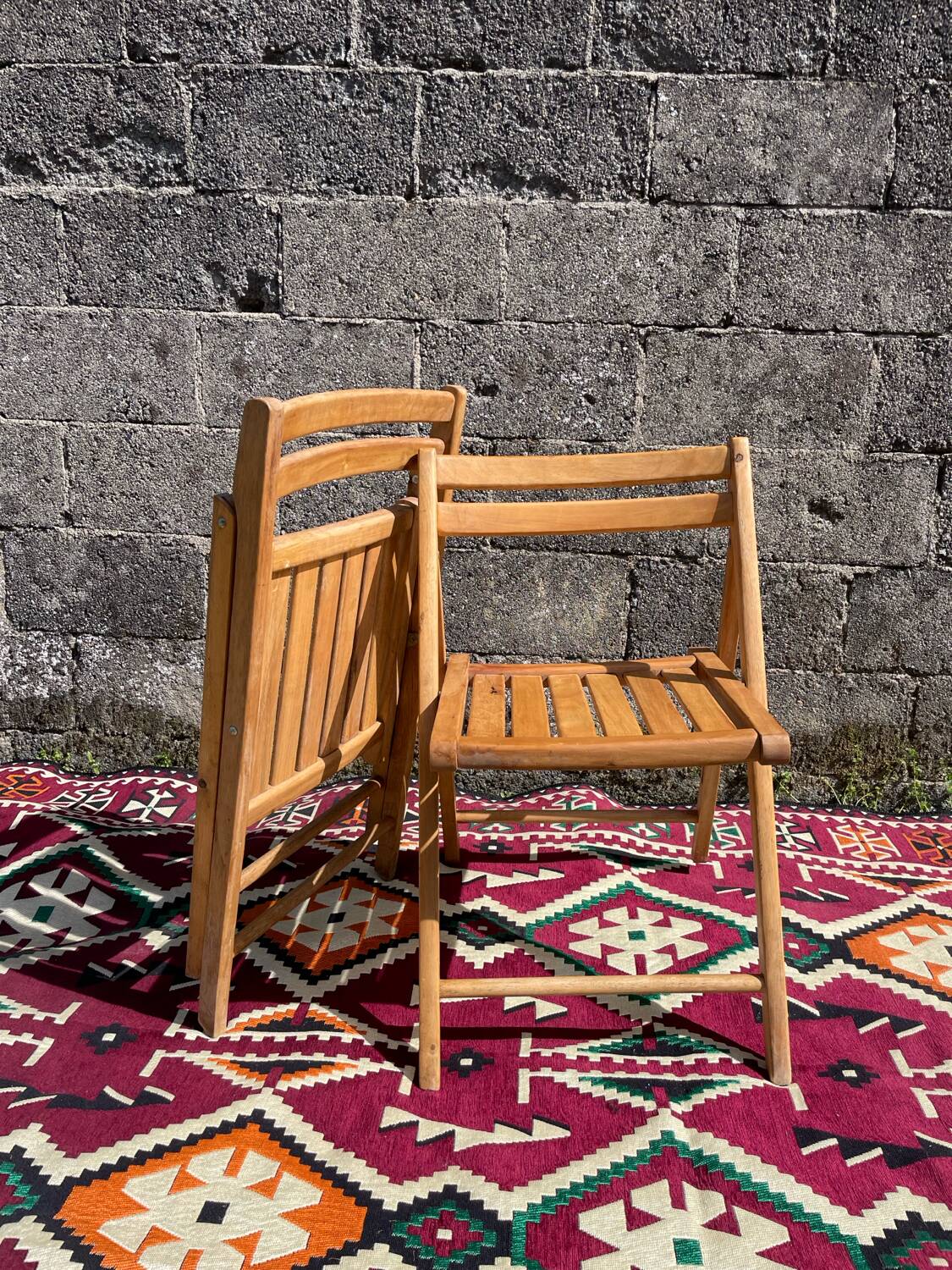 Pair of 80' folding chairs