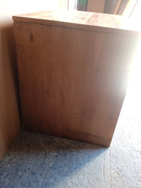 Commode en chêne brut et laiton, 1940