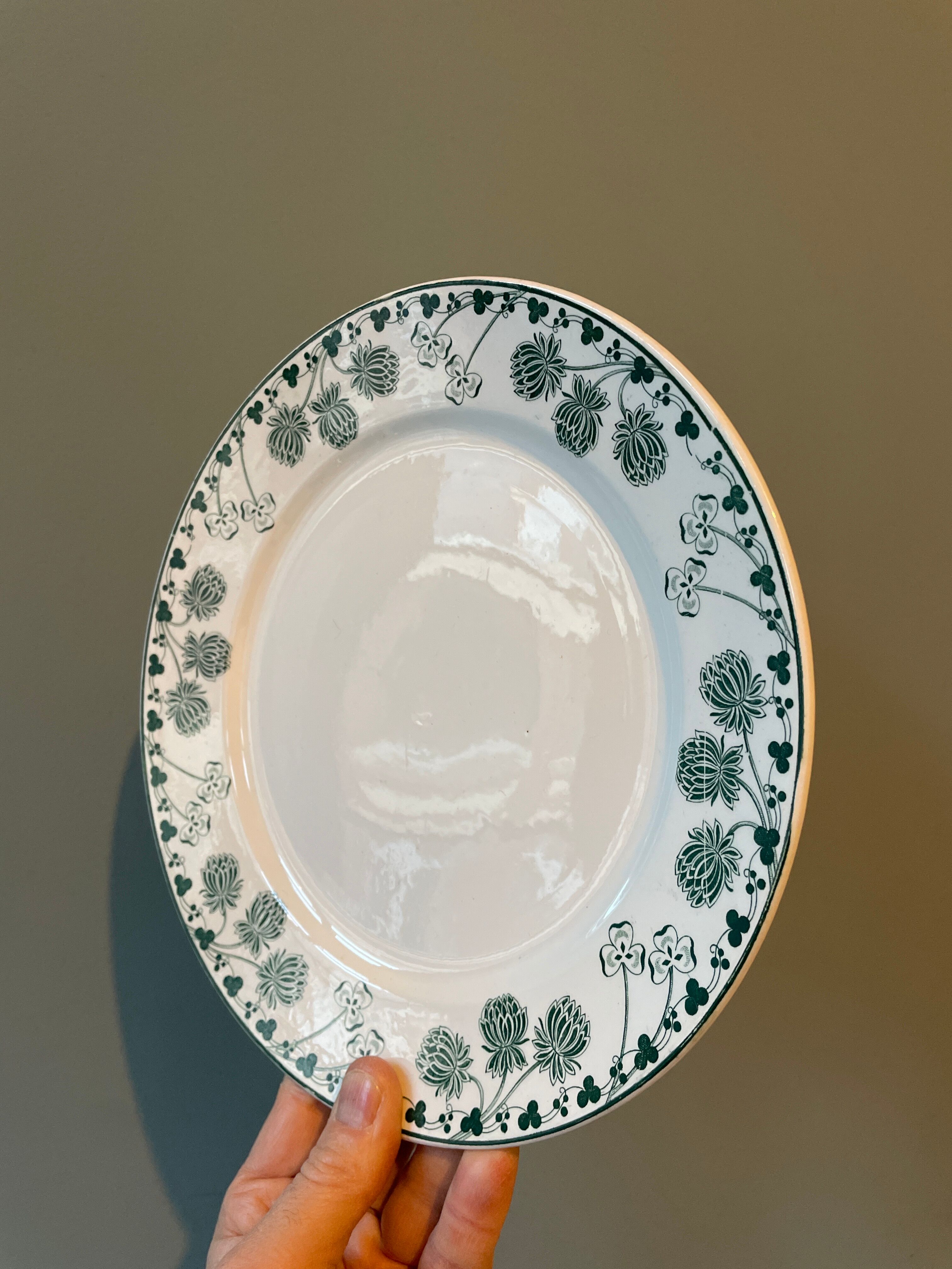 Set of 6 flat plates XIXth Boch Frères Keramis, "Trifolium"