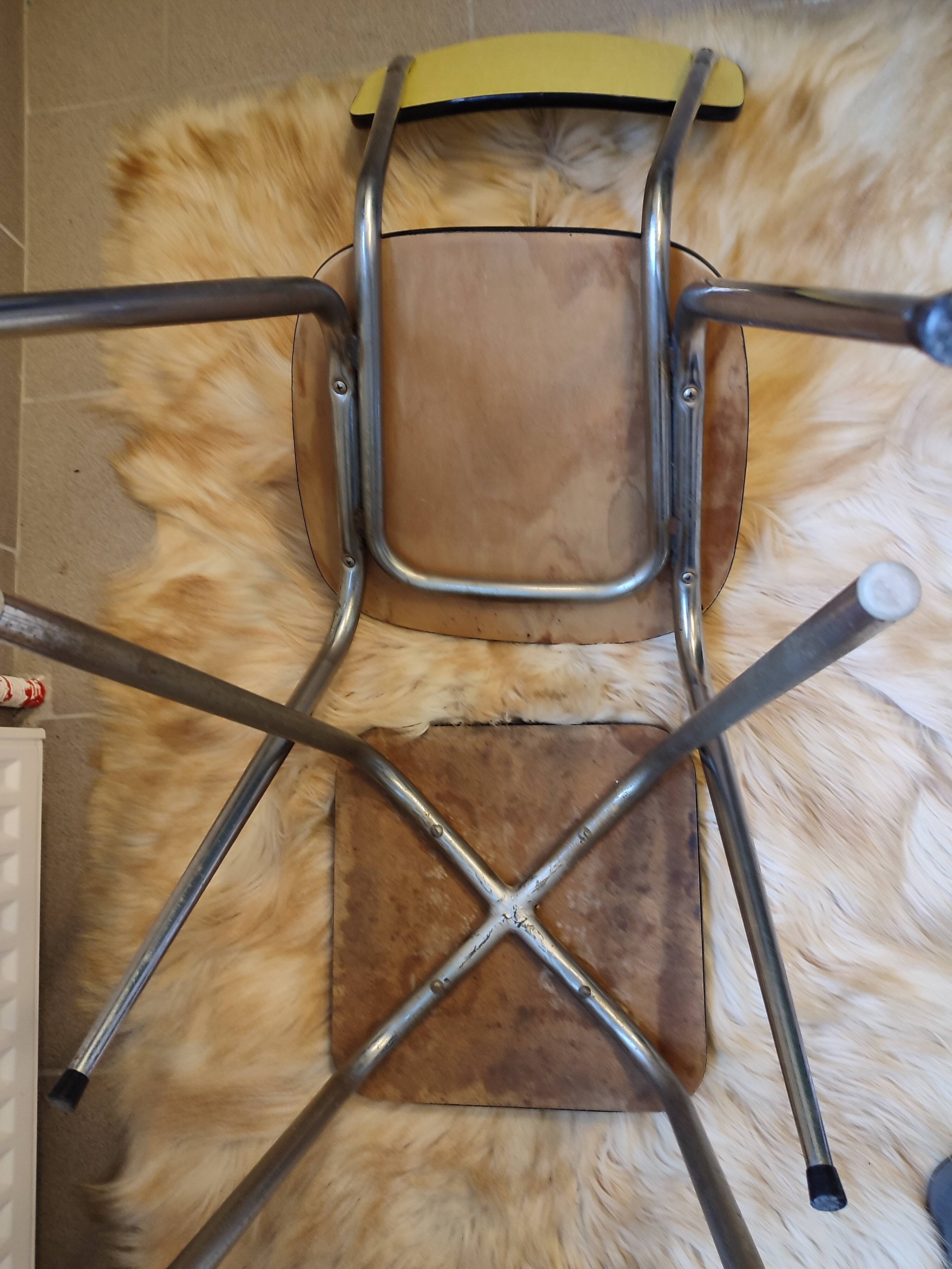 Chaise et tabouret elem en formica