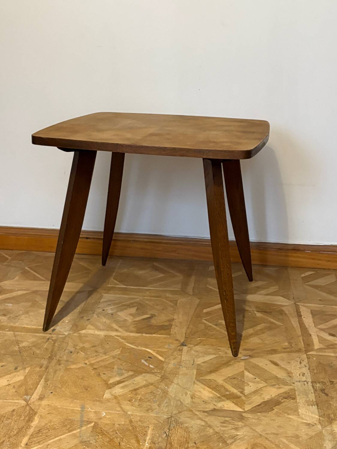 Coffee table with tapered legs