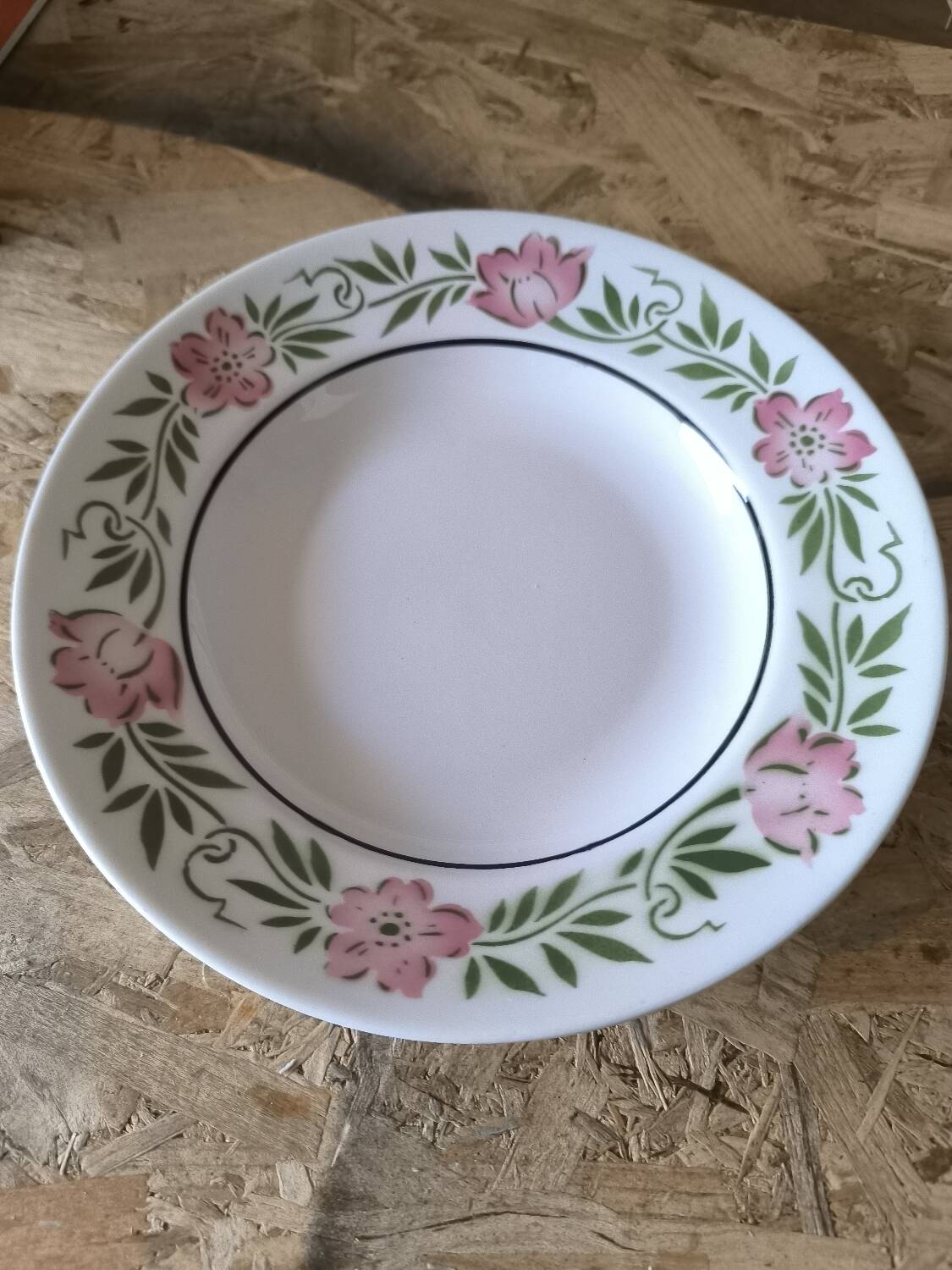 Set of 8 vintage earthenware plates