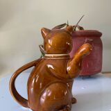 Cat teapot