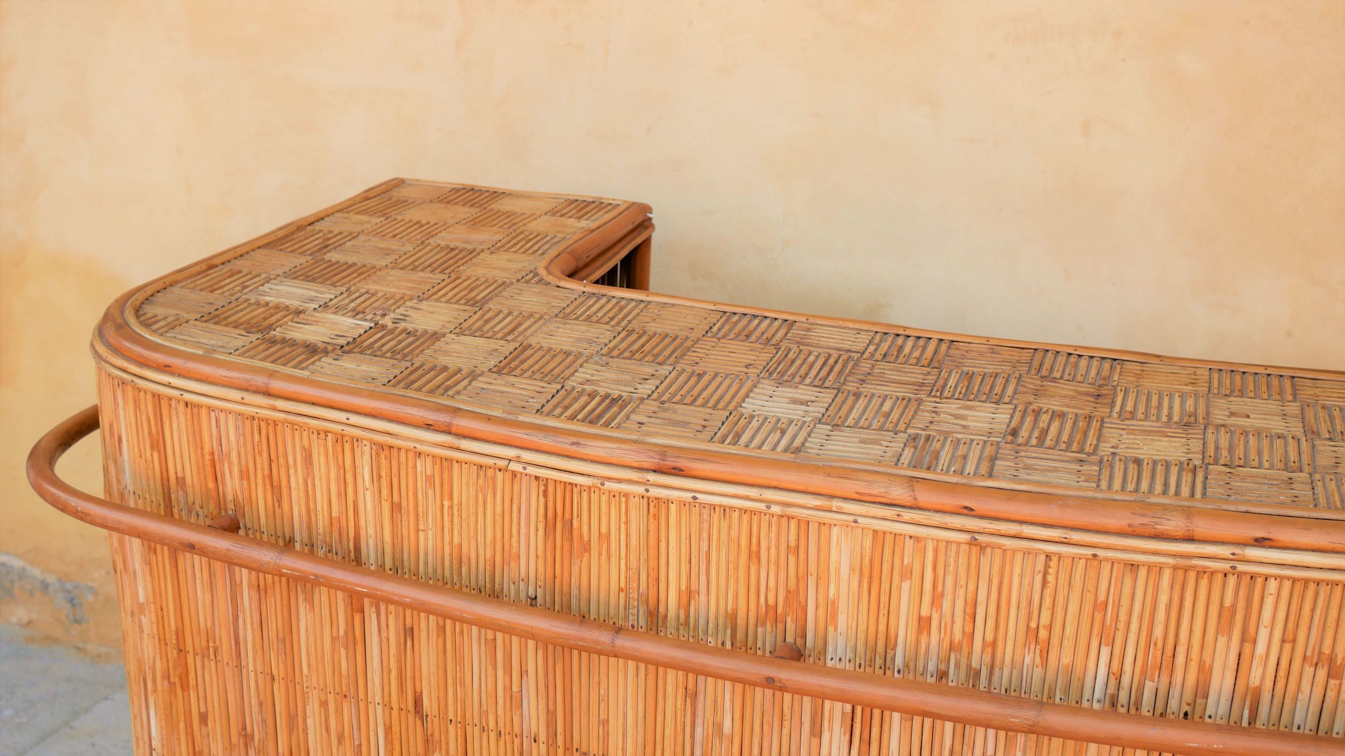 Rattan bar with 3 vintage stools