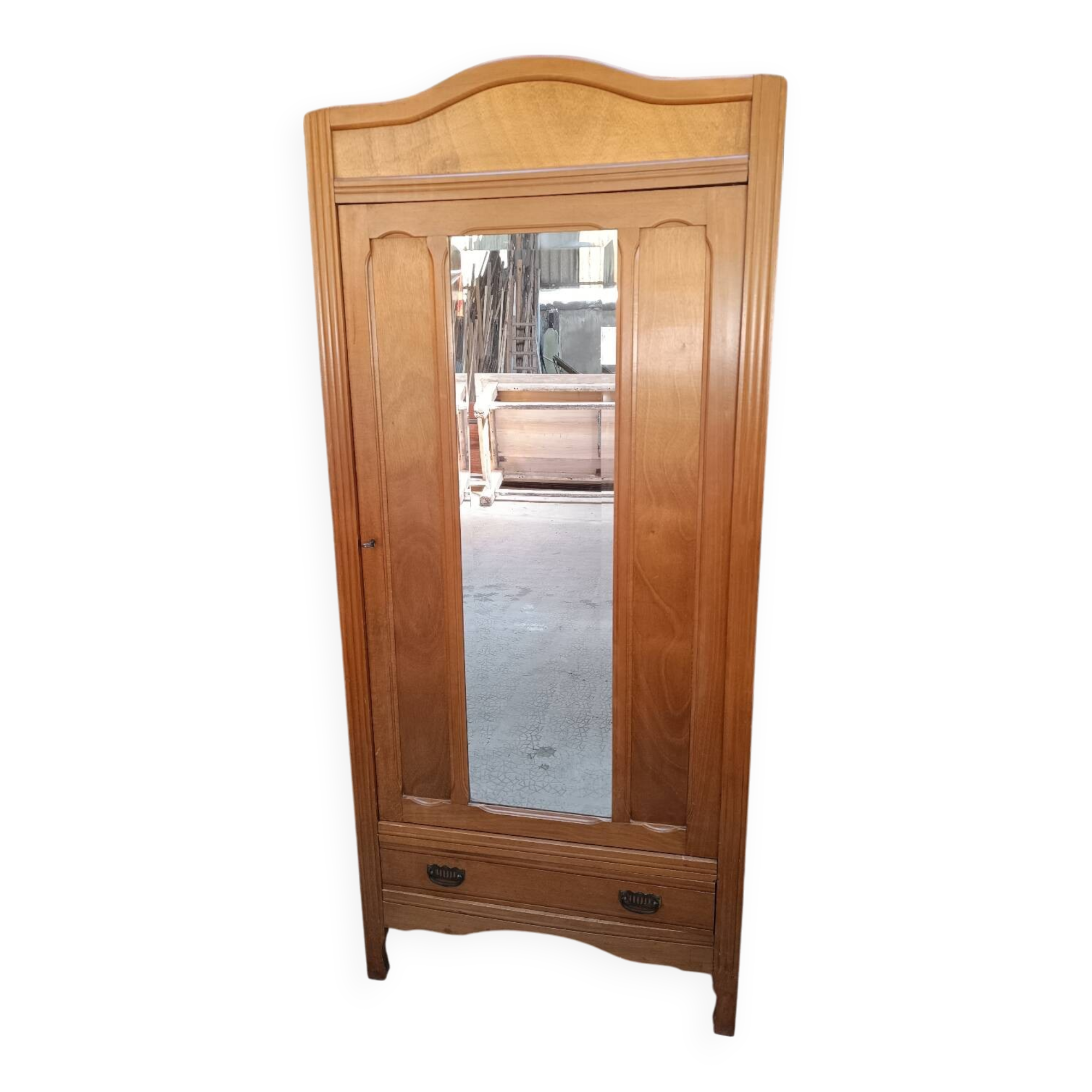 Vintage Parisian wardrobe - bonnetière