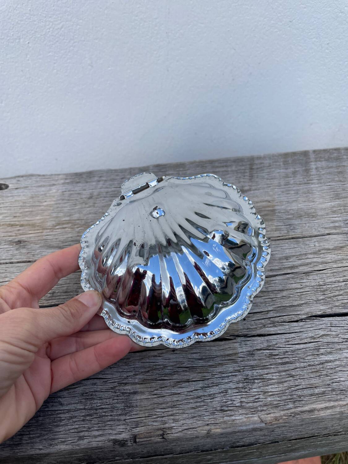 Silver-plated metal shell butter dish