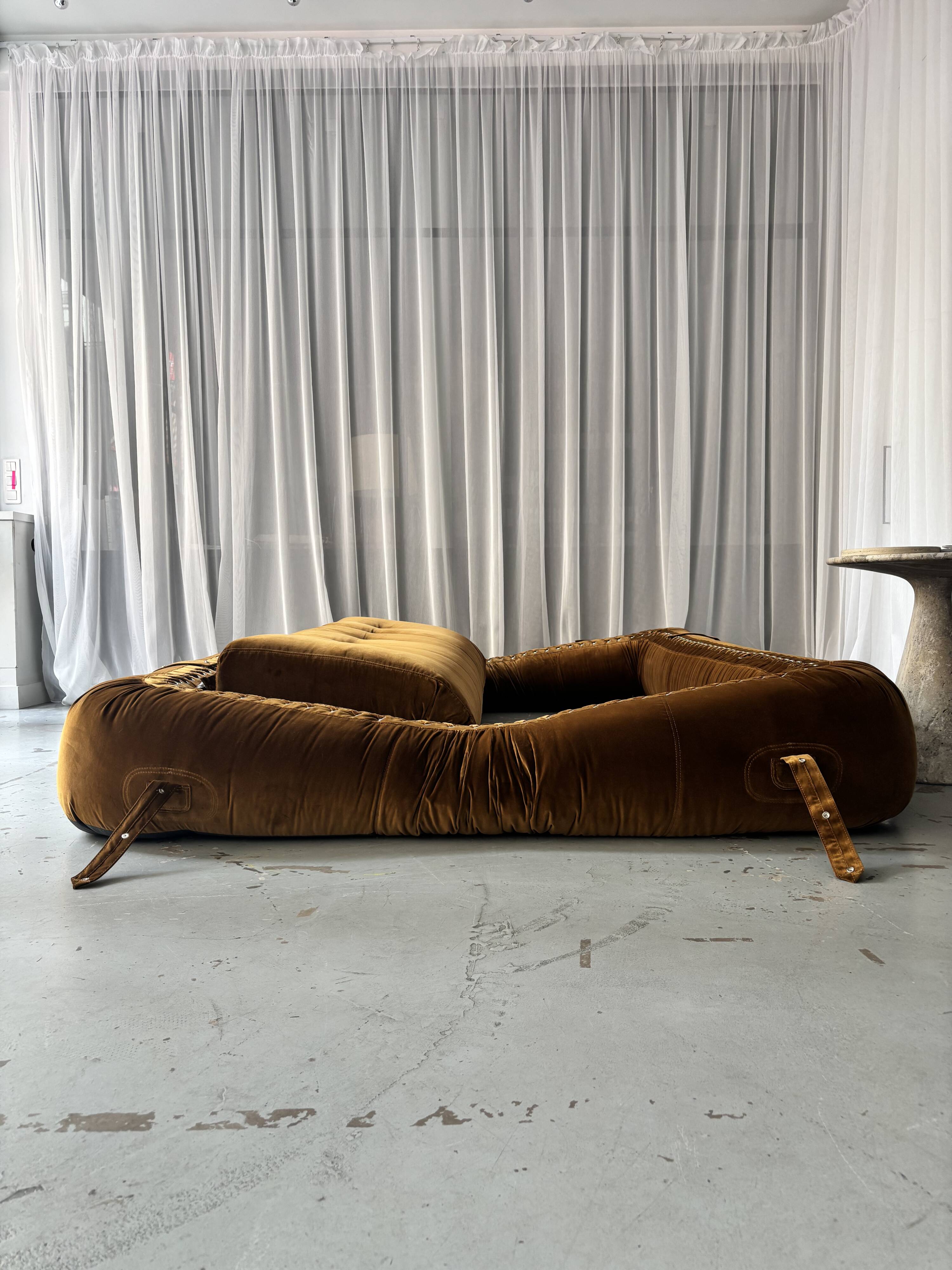 "Anfibio" 3-seater sofa by Alessandro Becchi for Giovaneti, 1970s