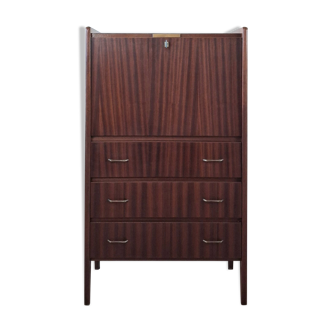 Scandinavian secretary