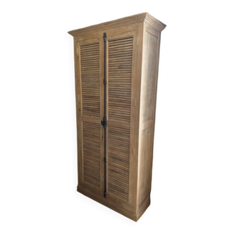 Wardrobe with louvered pattern and metal cremone bolt