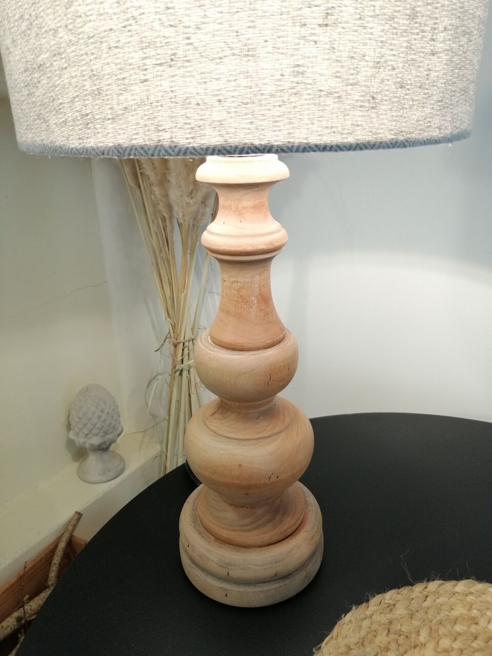 Vintage table lamp year 1980 in turned wood.