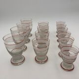 Service de 14 verres vintage, 3 tailles différentes, décors blanc et rouge - Années 1950