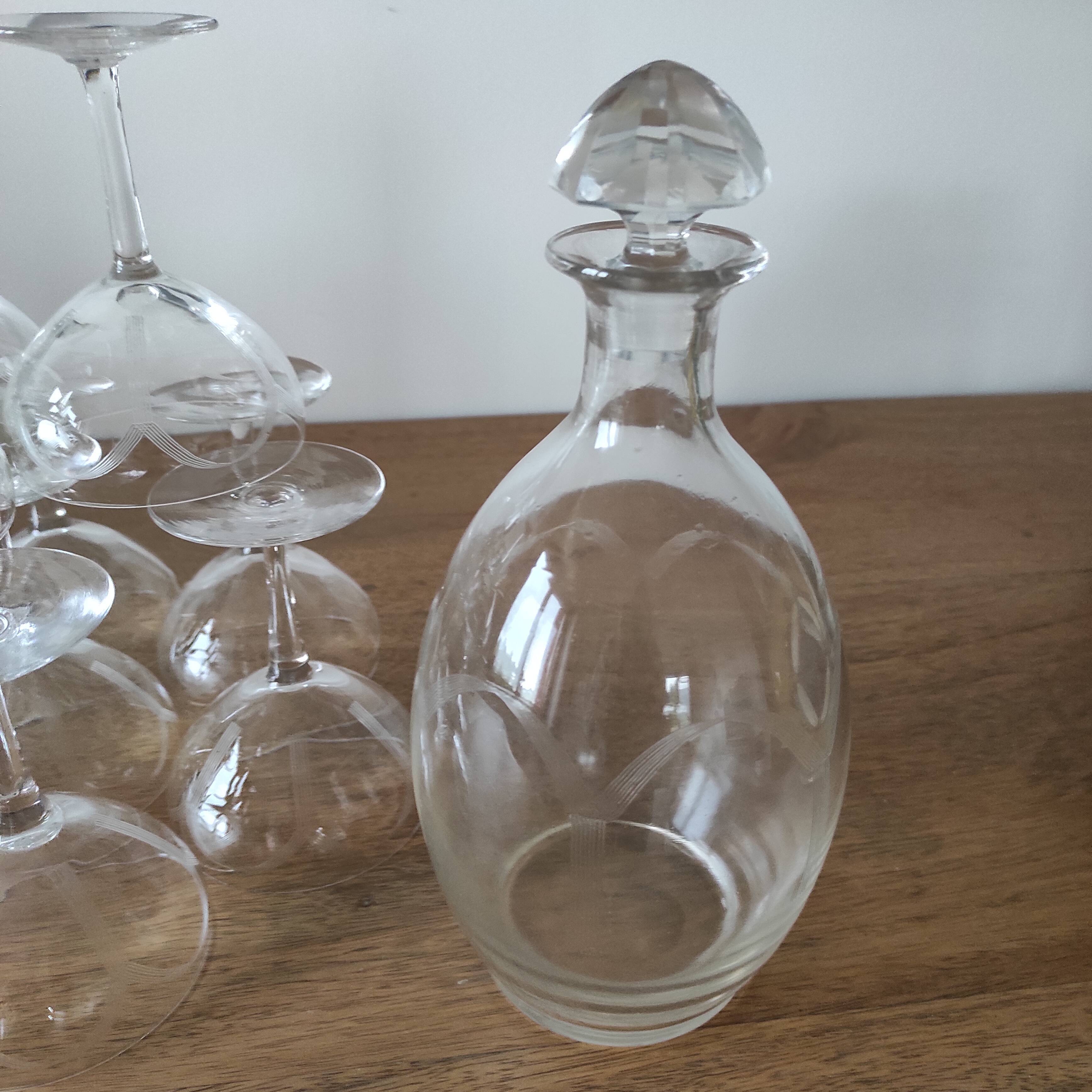 Glass glasses and decanters