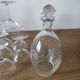 Coupes de champagne en verre ciselé et carafes