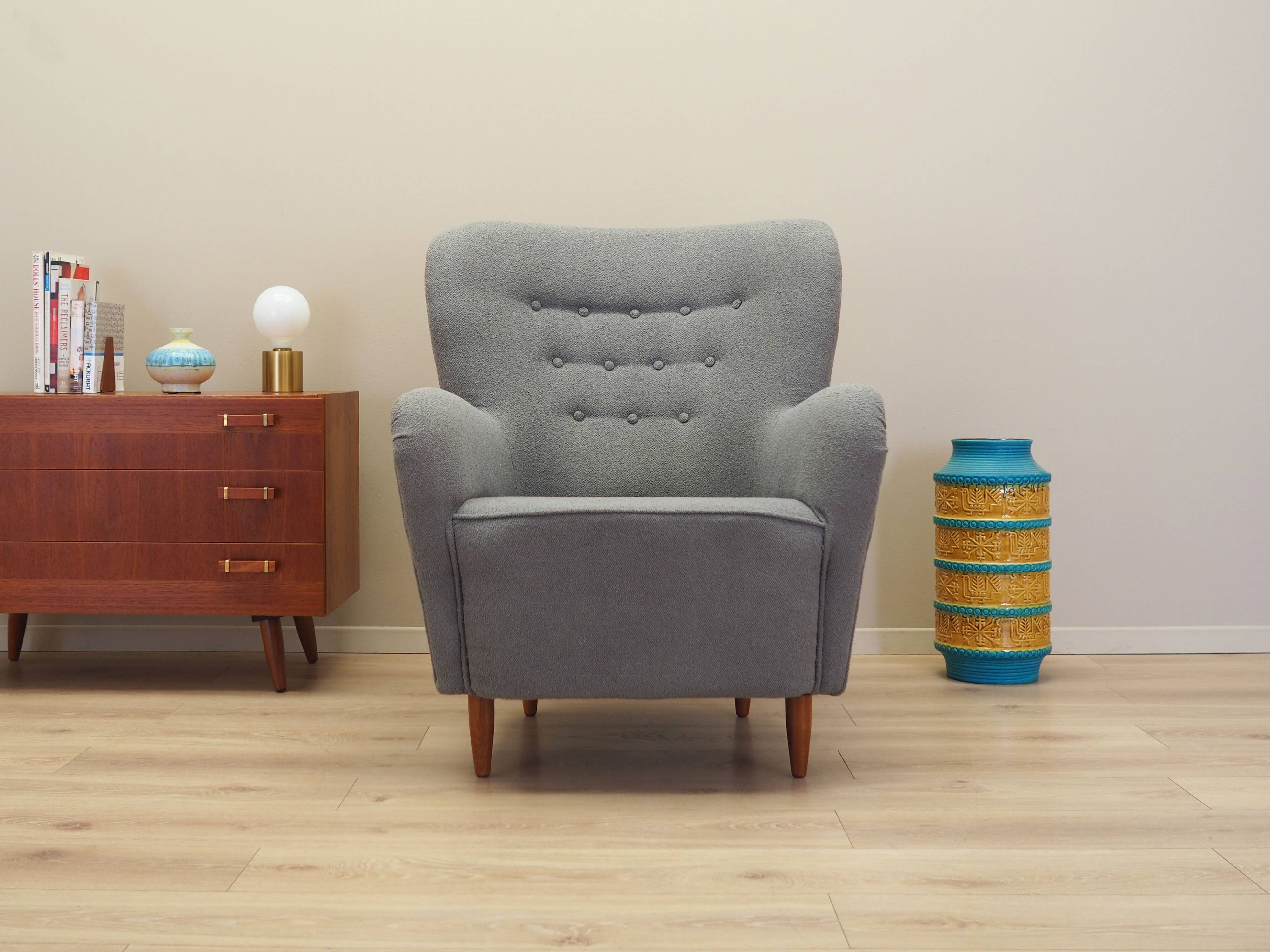 Fauteuil gris, design scandinave, fabrication : Danemark