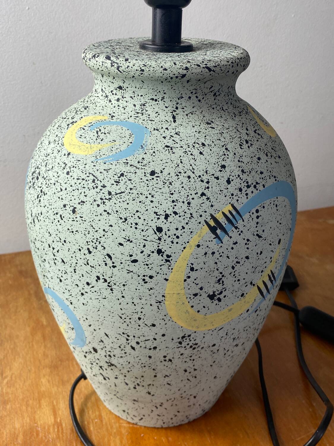 Terracotta lamp base with graphic decor