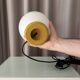 Lampe de table en verre opalin vintage avec base en bois