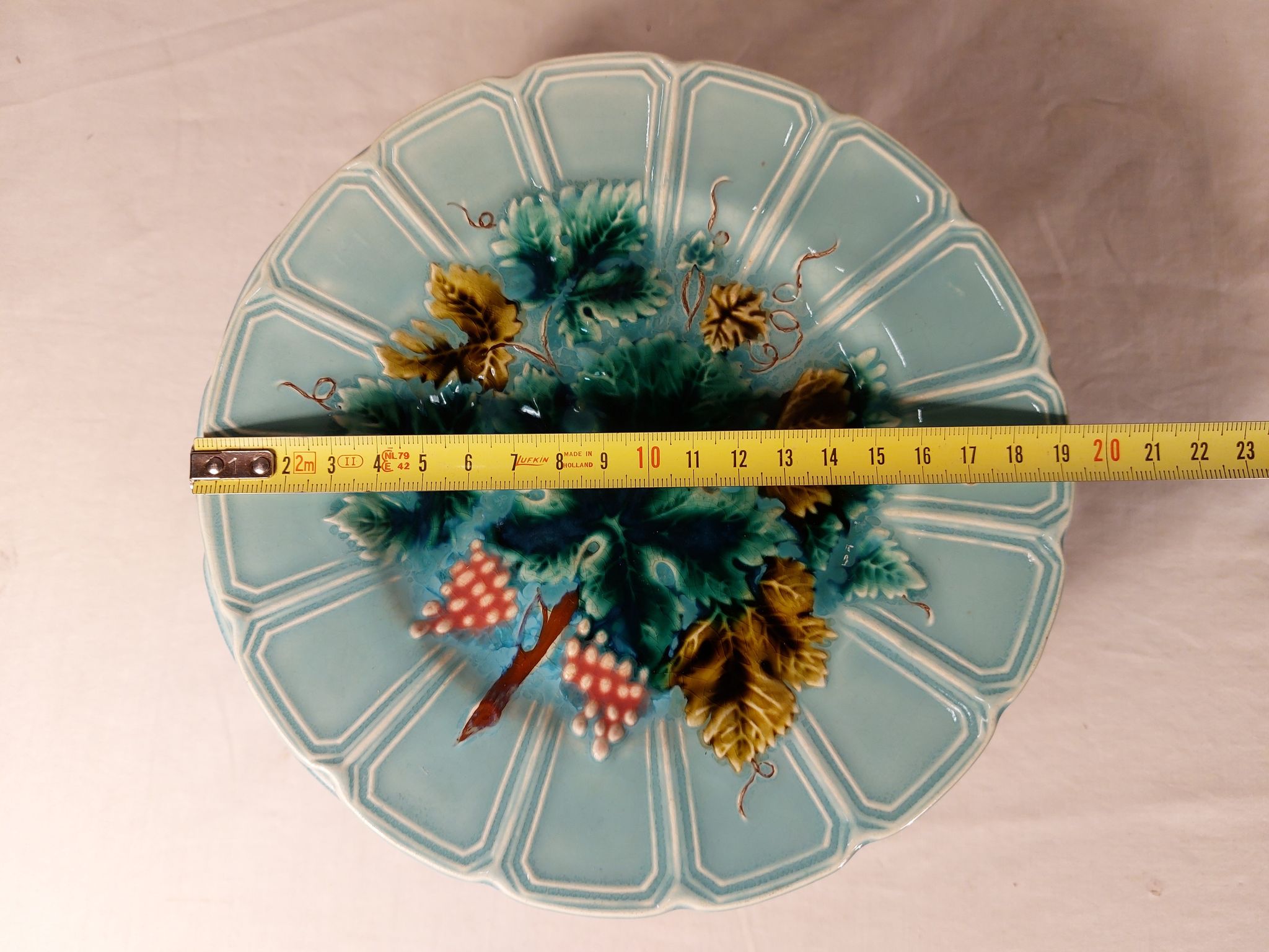 Series of 9 dessert plates in Majolica slip Faience of Sarreguemines