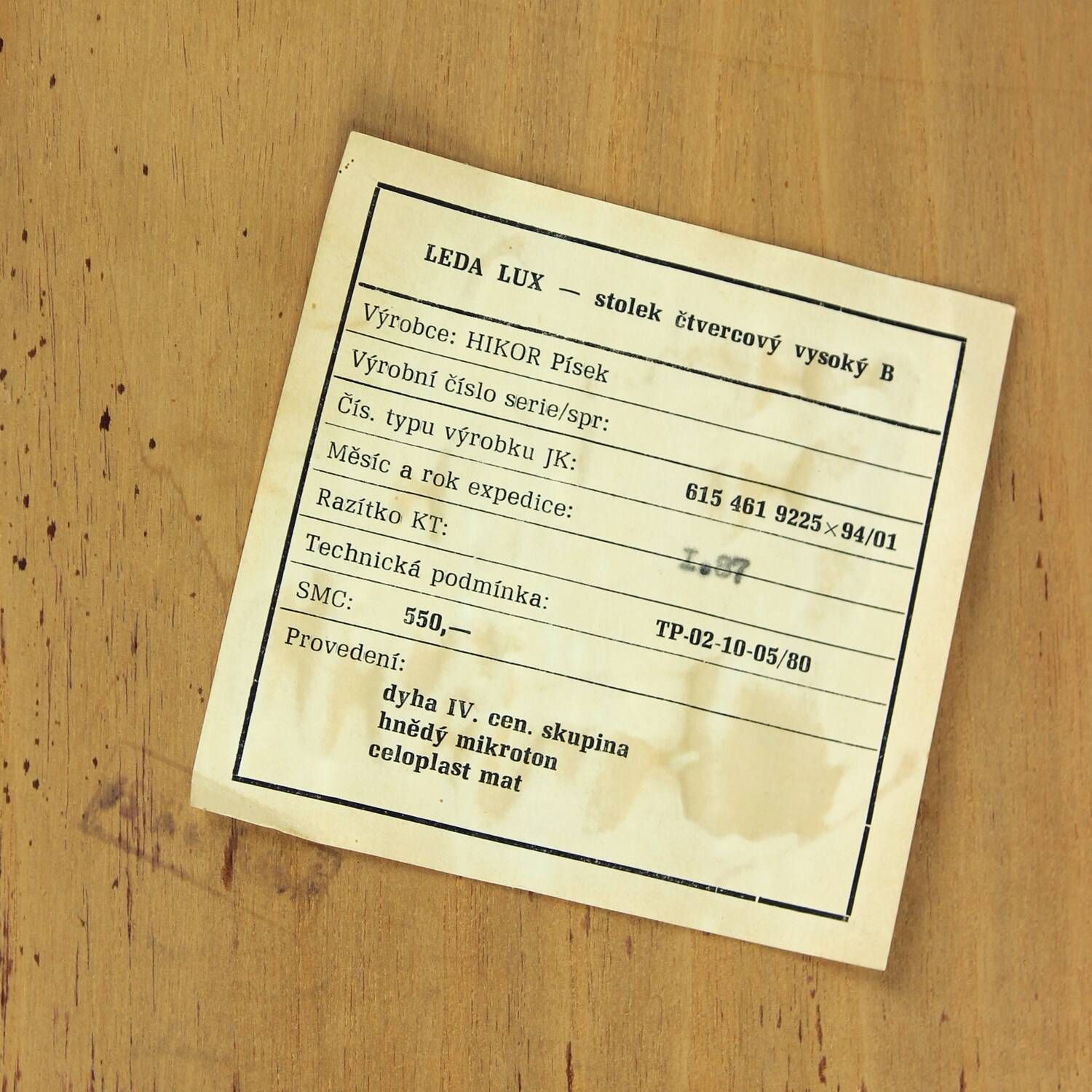 Table basse en hêtre foncé par Hikor Pisek Tchécoslovaquie années 1980