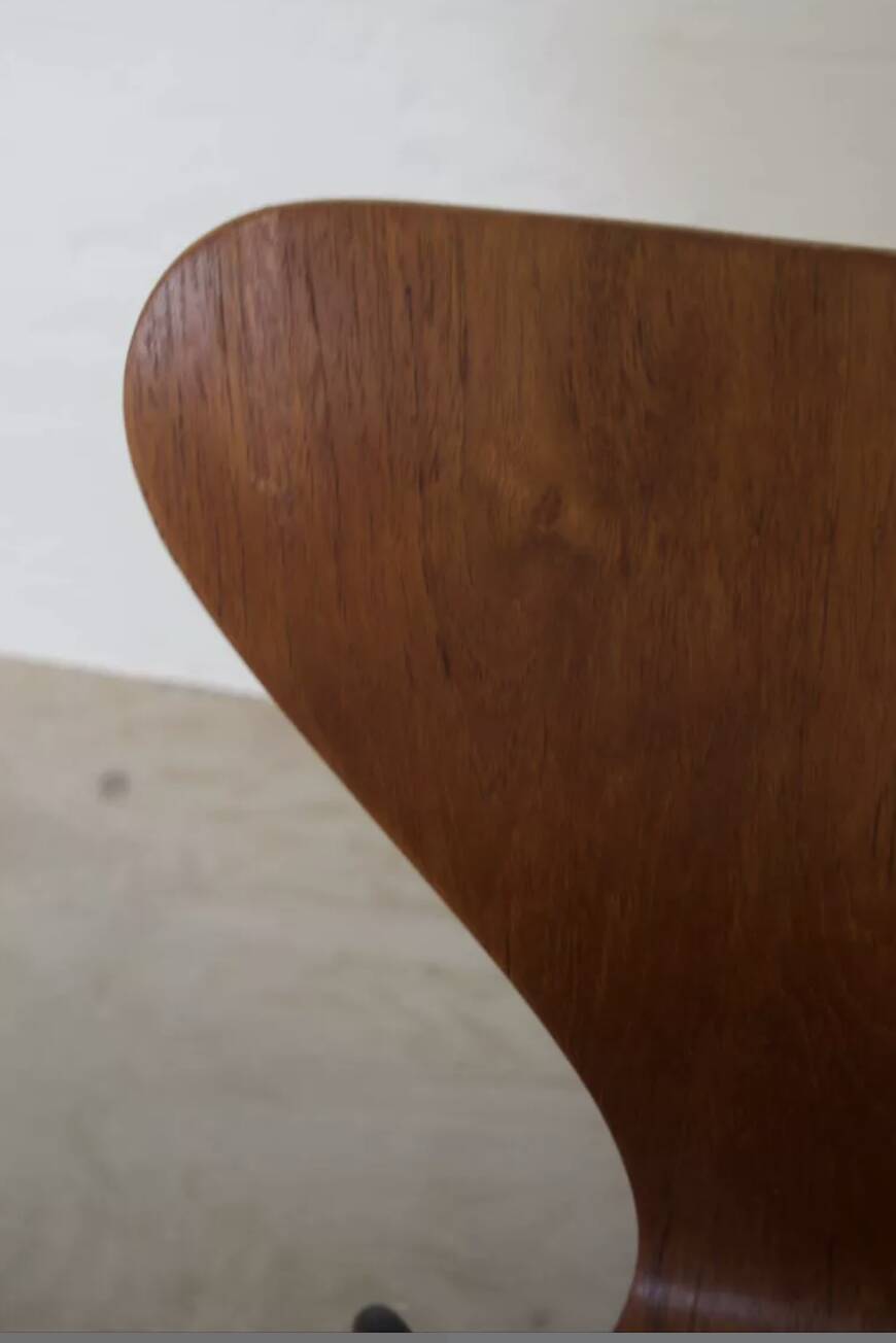 Model 3107 Dining Chairs In Teak By Arne Jacobsen For Fritz Hansen.