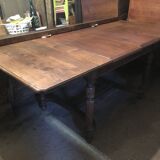 Extendable oak table