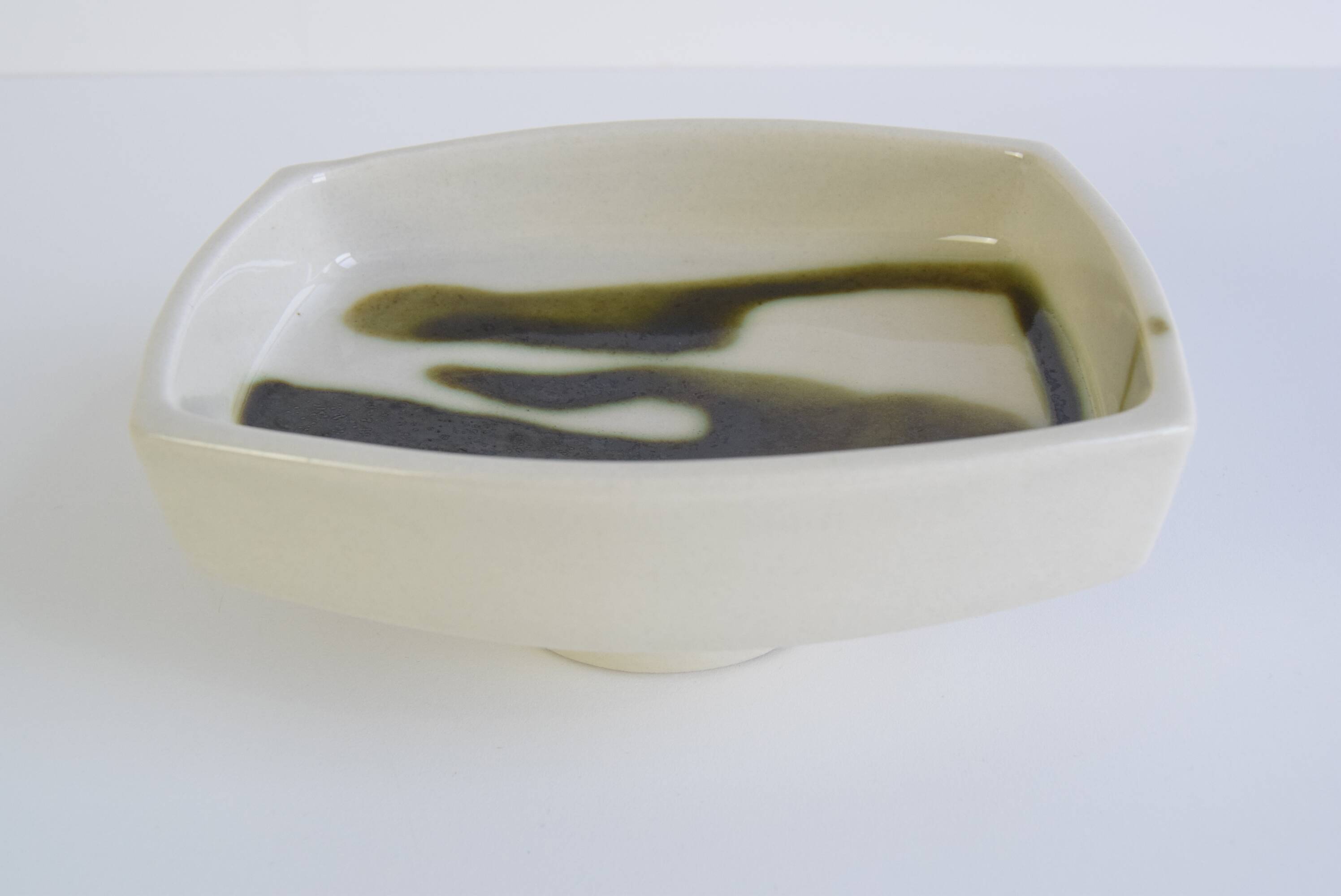 Ceramic bowl or ashtray, Ditmar Urbach, 1960s. Made in Czechoslovakia in the 1960s
