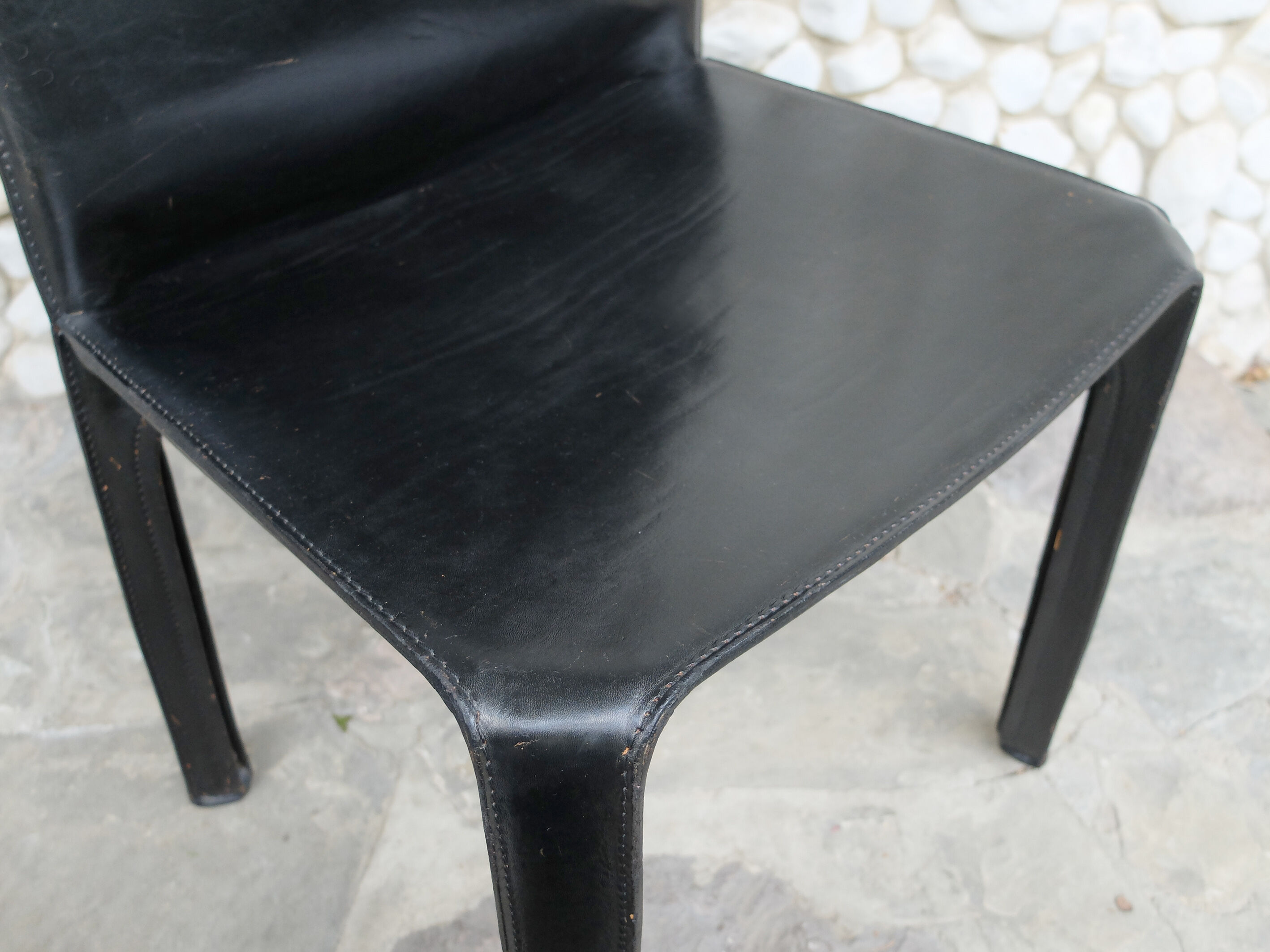 CAB 412 chair in black leather, Mario Bellini design for Cassina