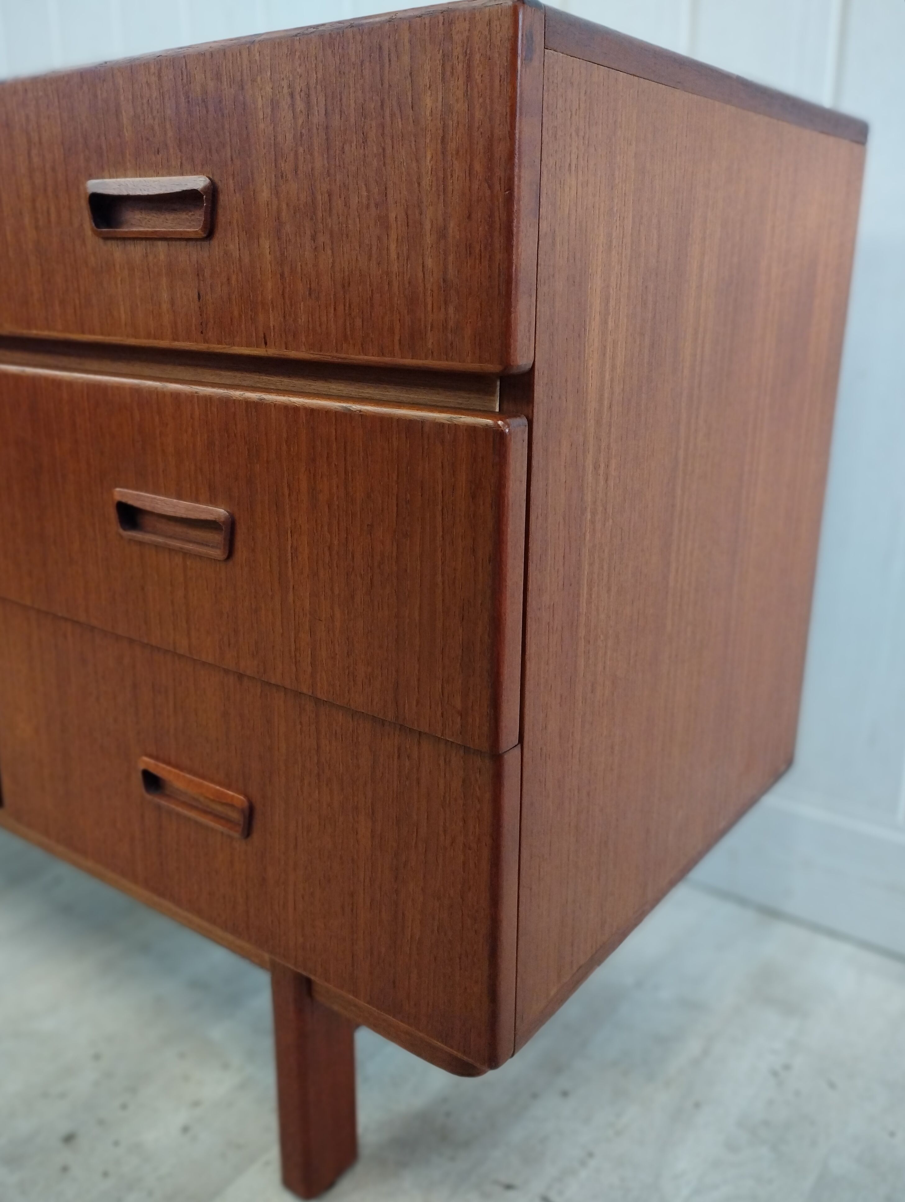 Commode scandinave en teck
