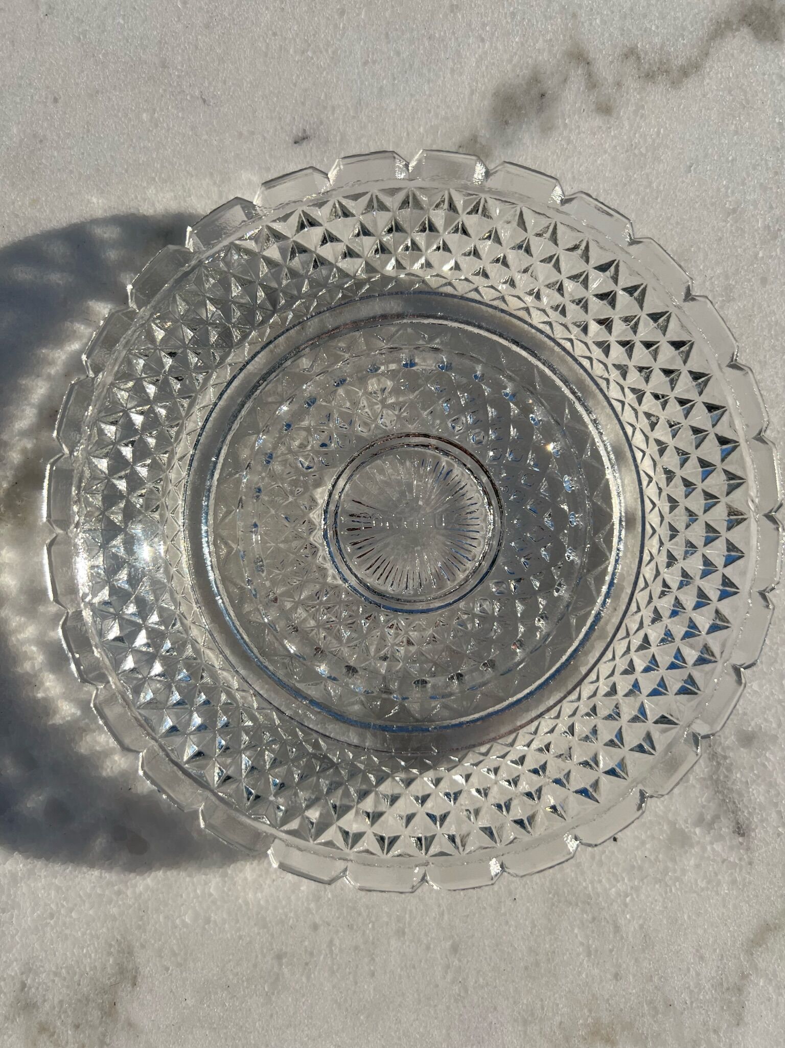 Flat ramequin in chiseled glass