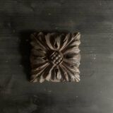 Ornement en bois sculpté carré du 16e siècle