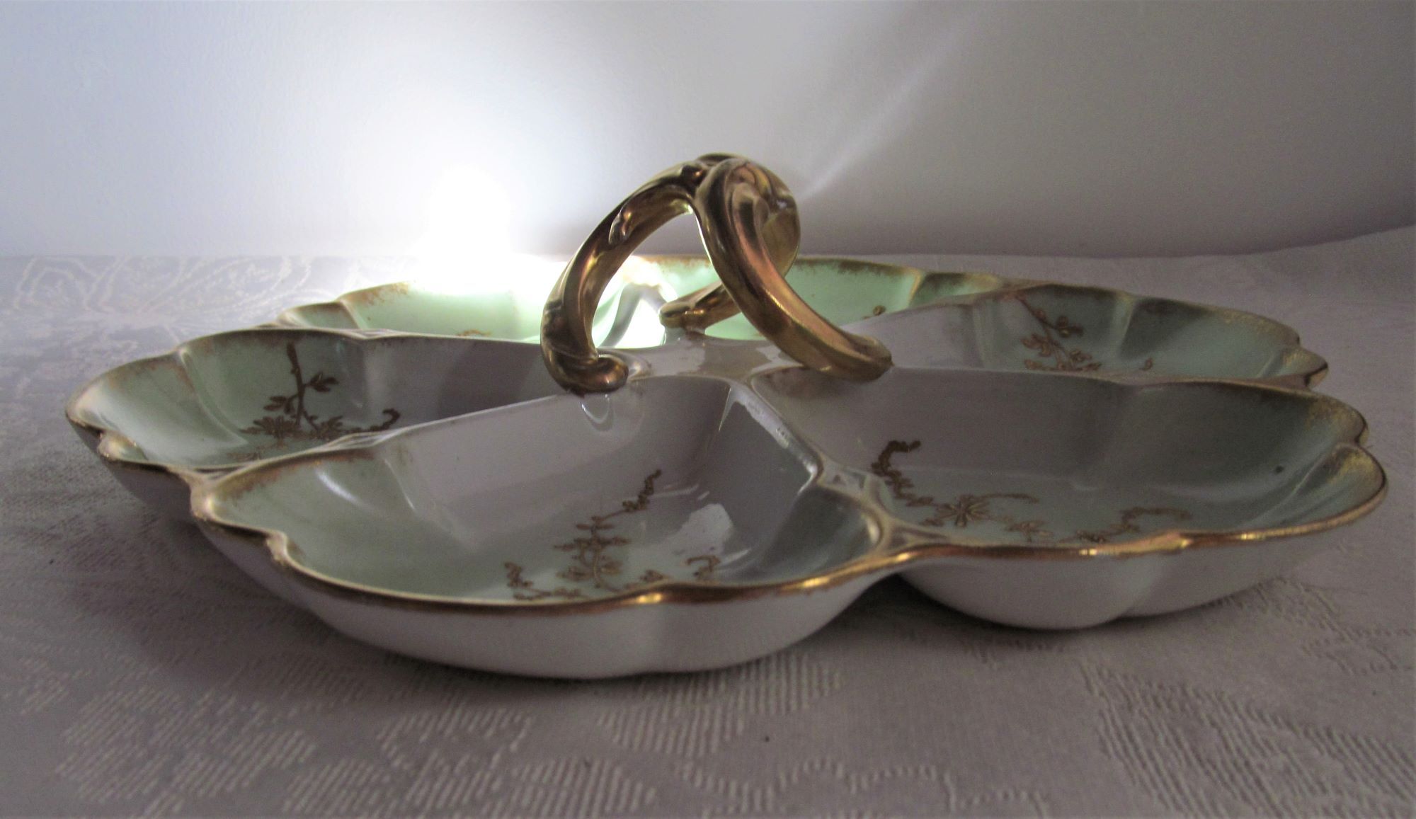 Large divided dish with six sections manufactured by Bernaurd&Co, 1914-1930, Lim