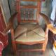 Beau fauteuil ancien au dossier haussable et assise en paille