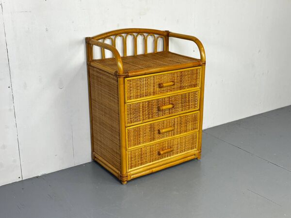 Table de chevet en rotin et bambou vintage des années 60, commode de style mid-century.