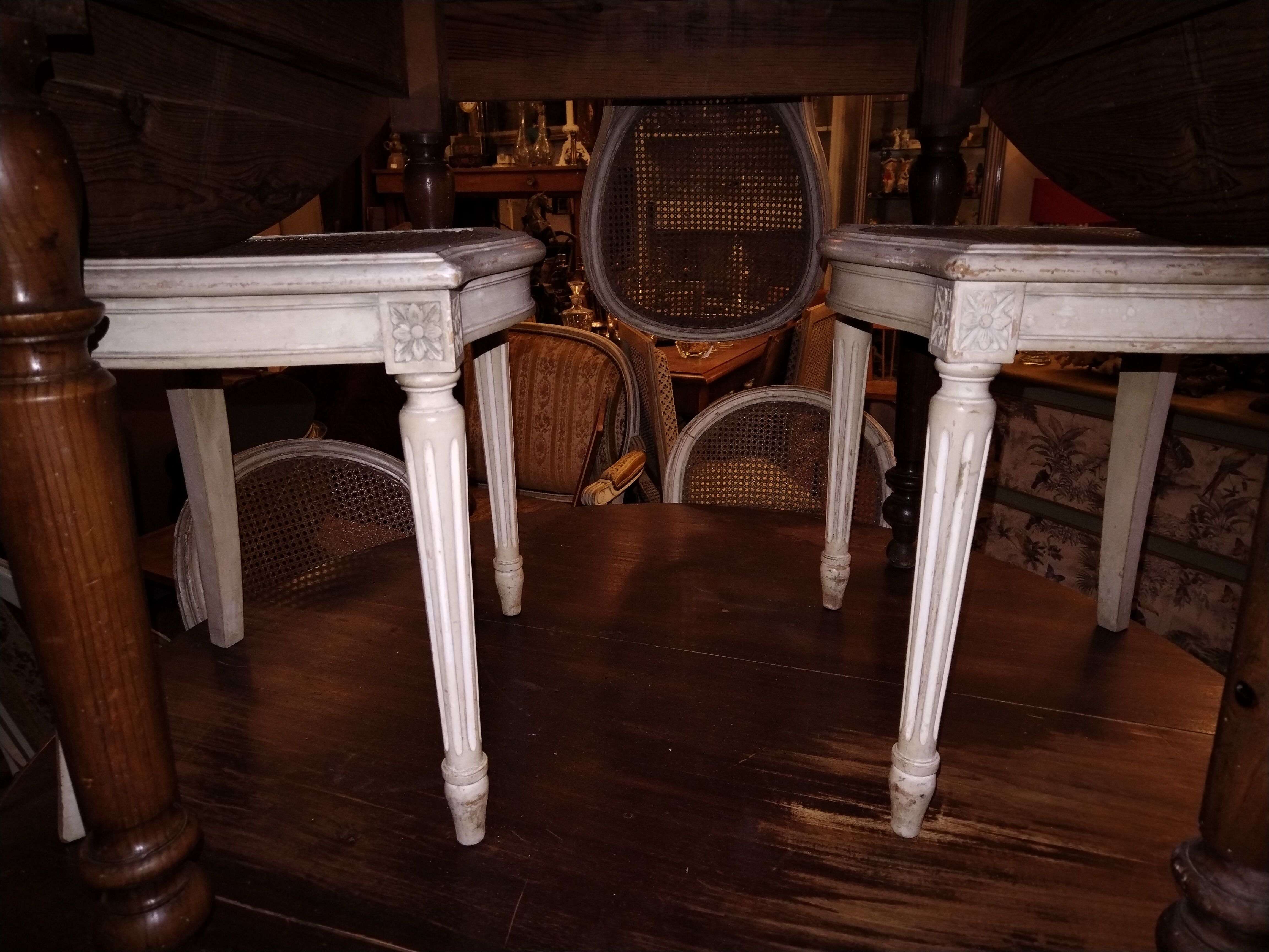 Lot Louis XV medallion chairs canned