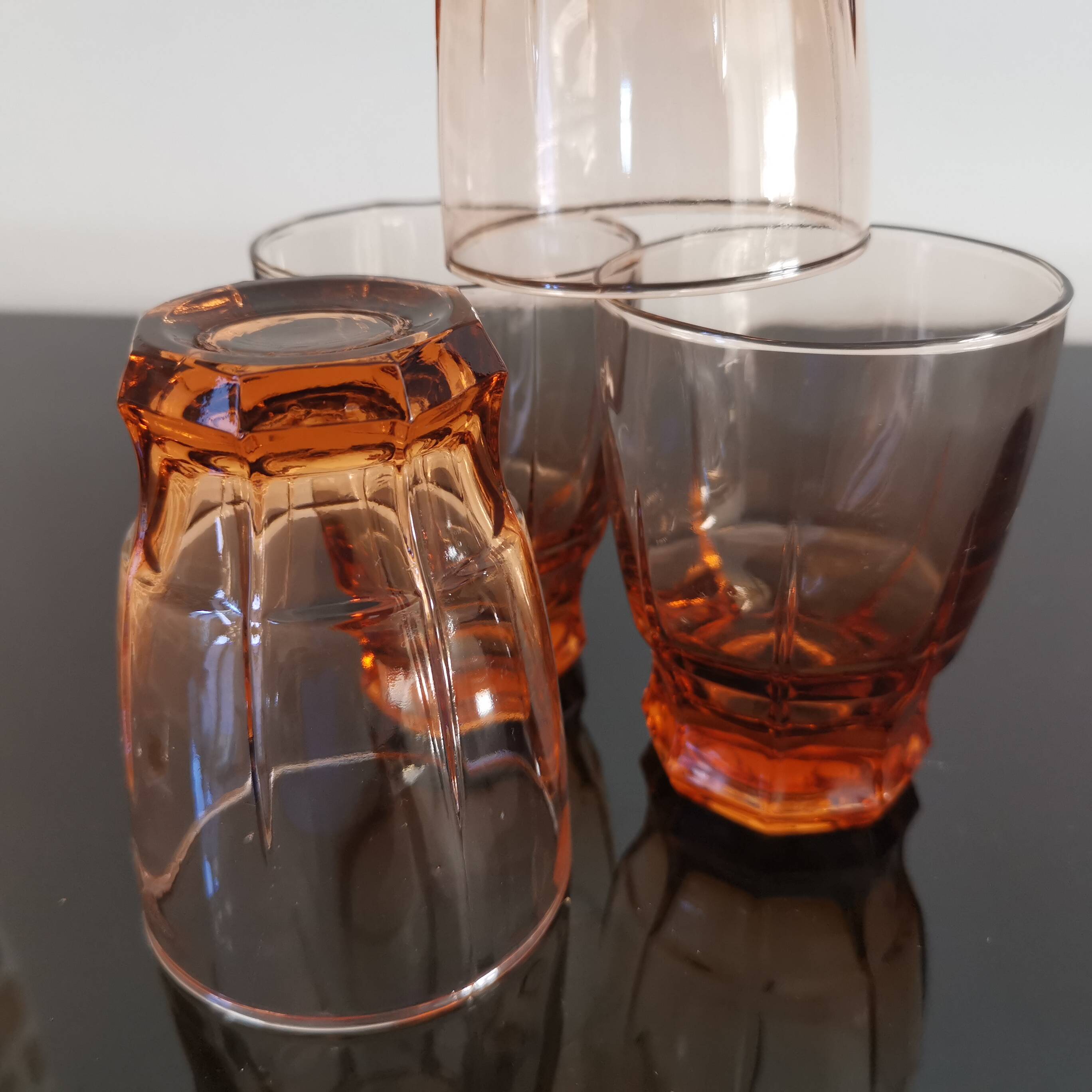 Série de 4 verres à eau des années 30 rose fumé