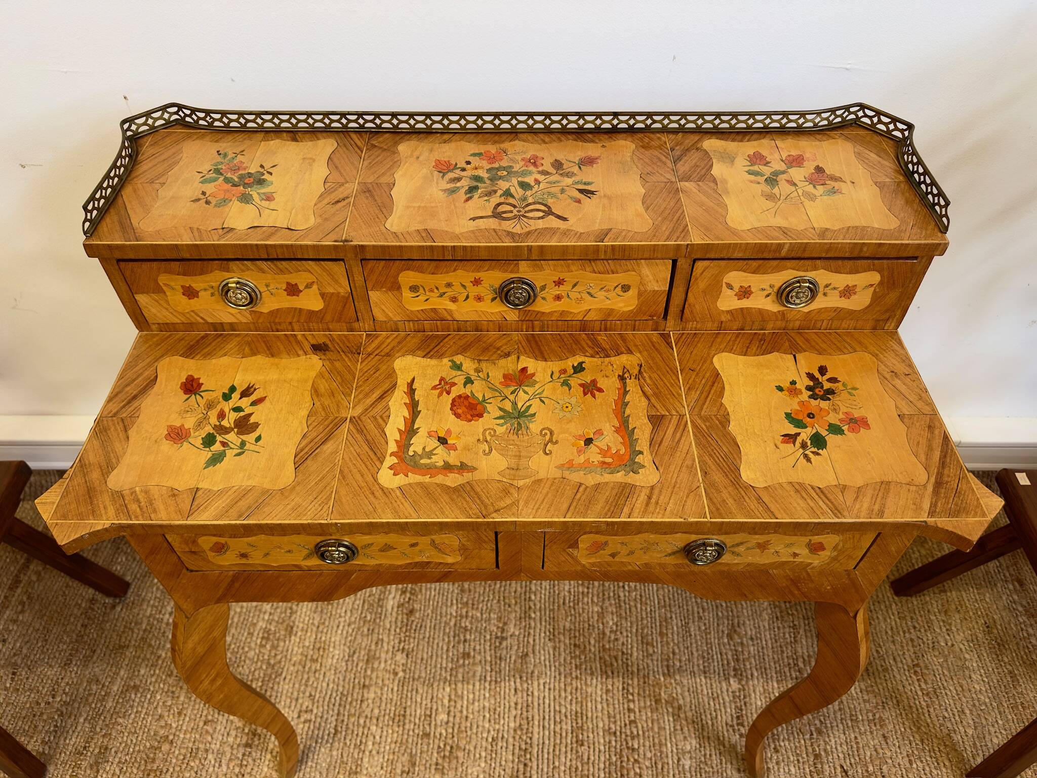 Marquetry wooden bonheur du jour – Floral decoration – Louis XV style