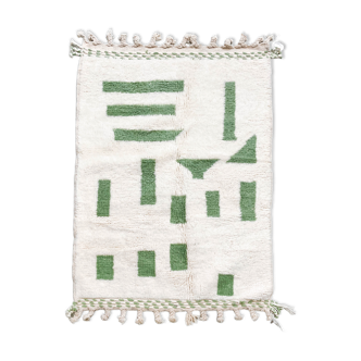 Tapis berbère marocain beni ouarain écru à motifs verts 155x112cm