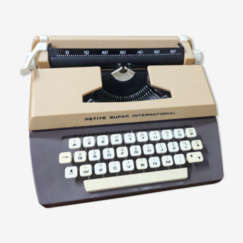Small Super international typewriter and its transportation box