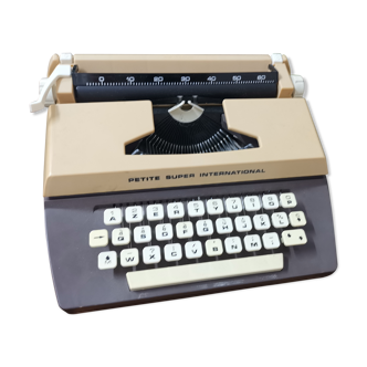 Machine à écrire petite super international et sa boîte de trabsport