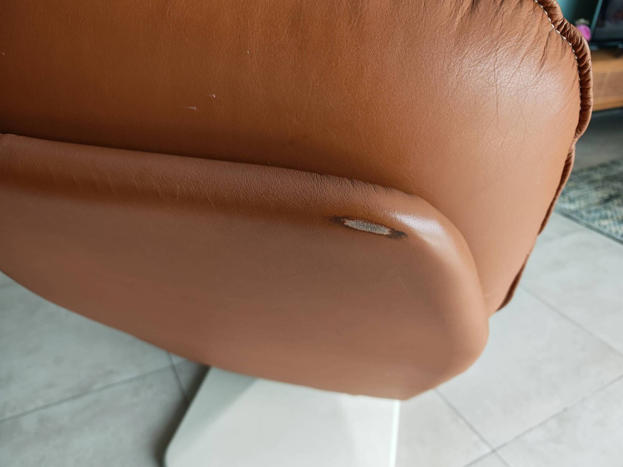 Vintage Lounge Chair & Ottoman "Origlia" – Tawny Leather & Pirelli Straps