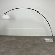 Lampadaire arc Goffredo Reggiani, années 70