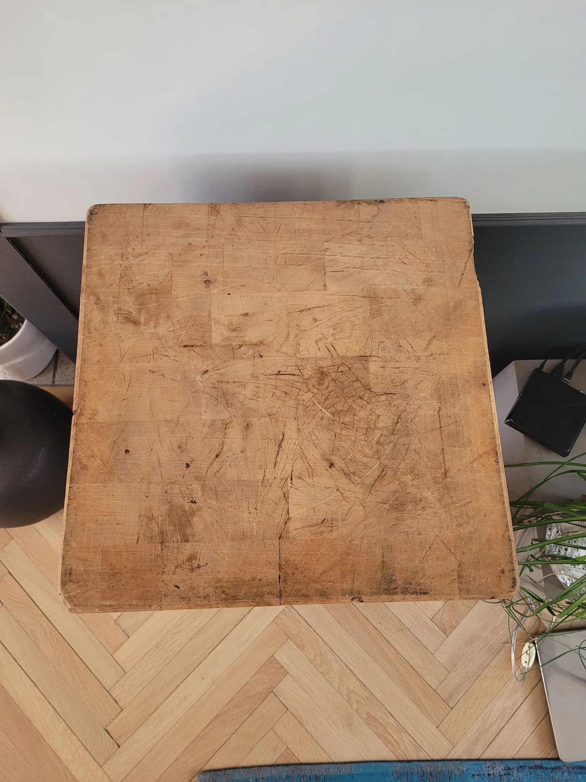 Authentic butcher's block on legs - End grain wood