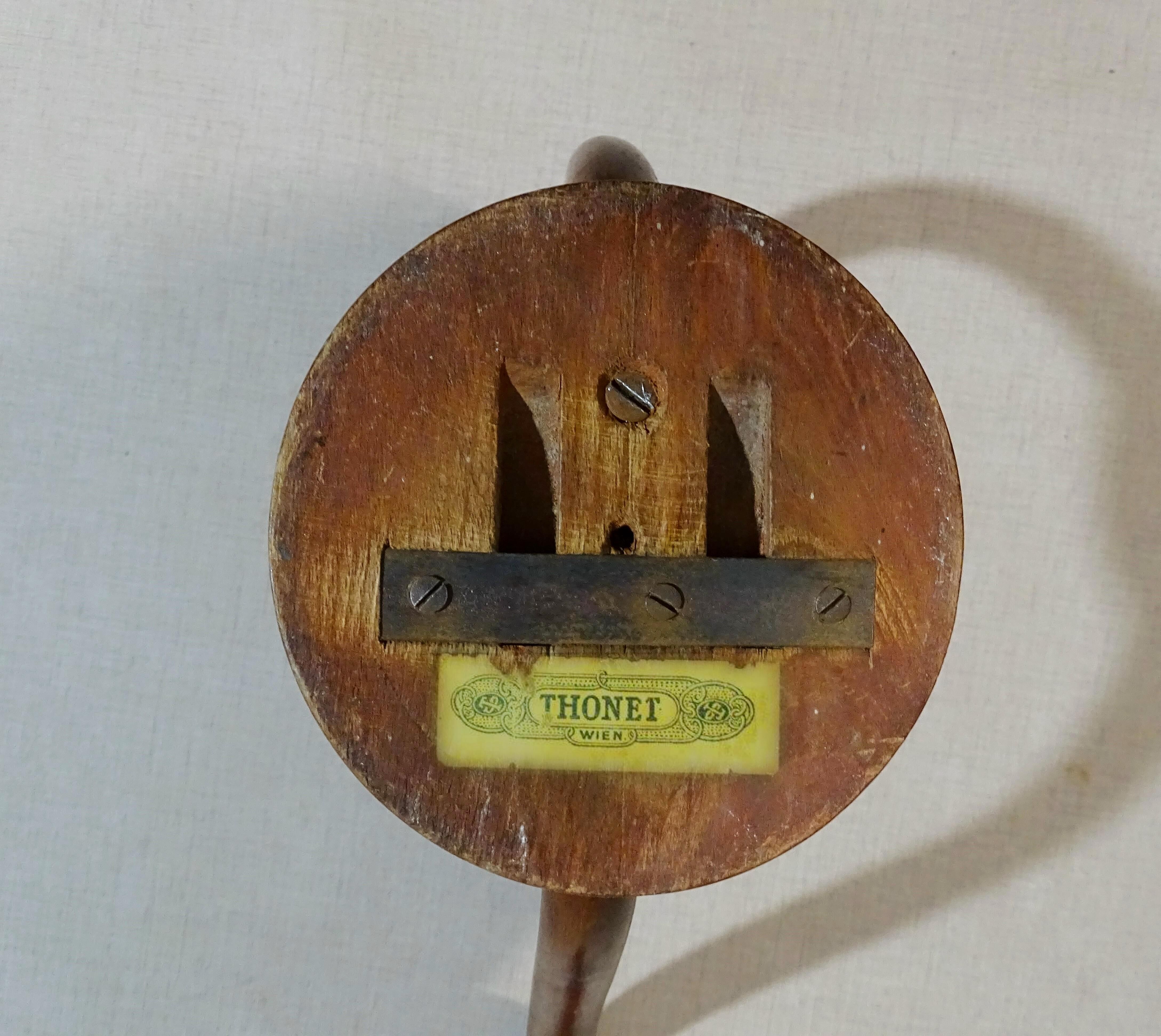 Single wall patére N°1 of Thonet Ca 1900, hat holder