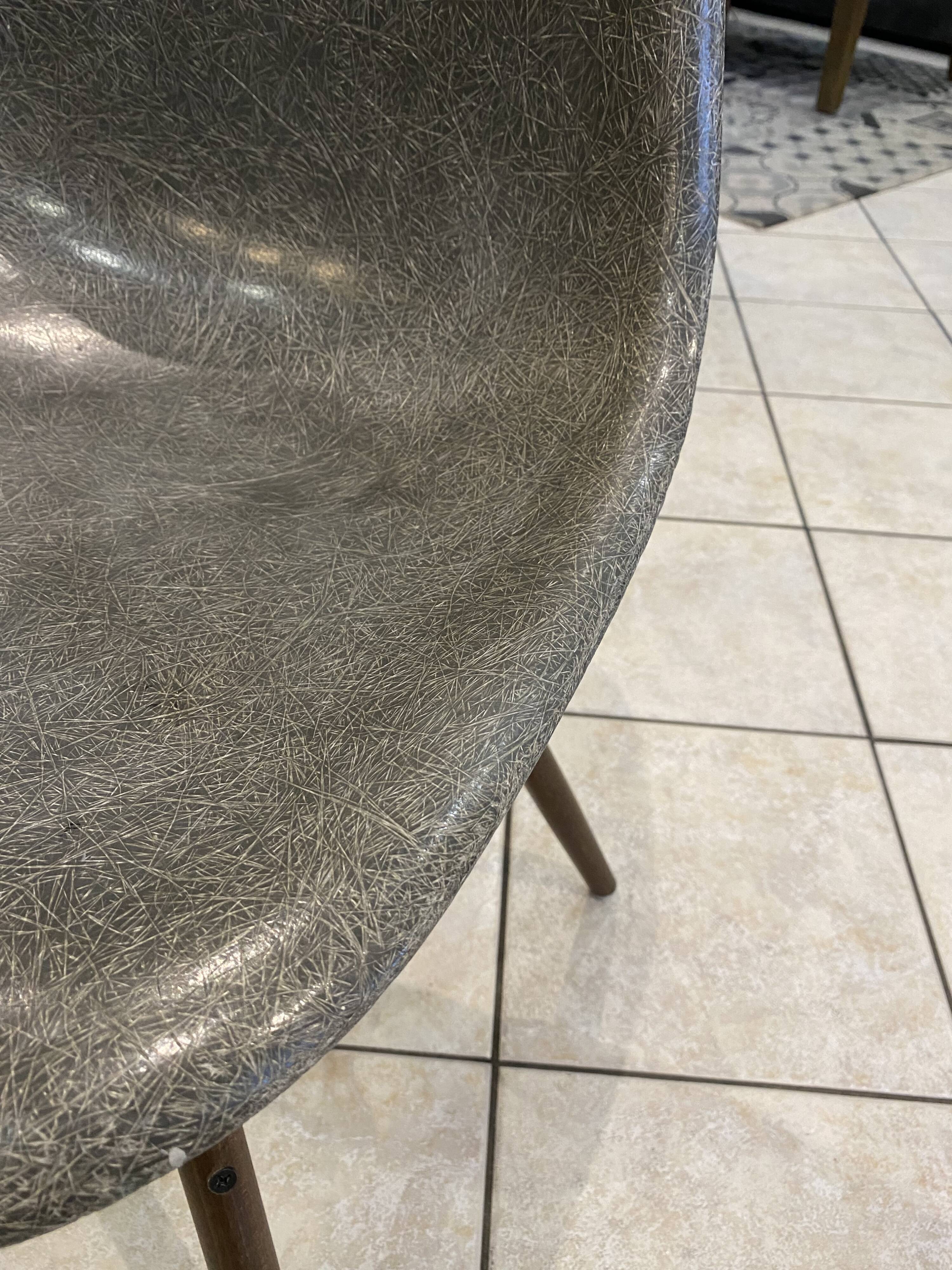 DSW chair elephant grey fibre, walnut dowel, Eames, Herman Miller, vintage.