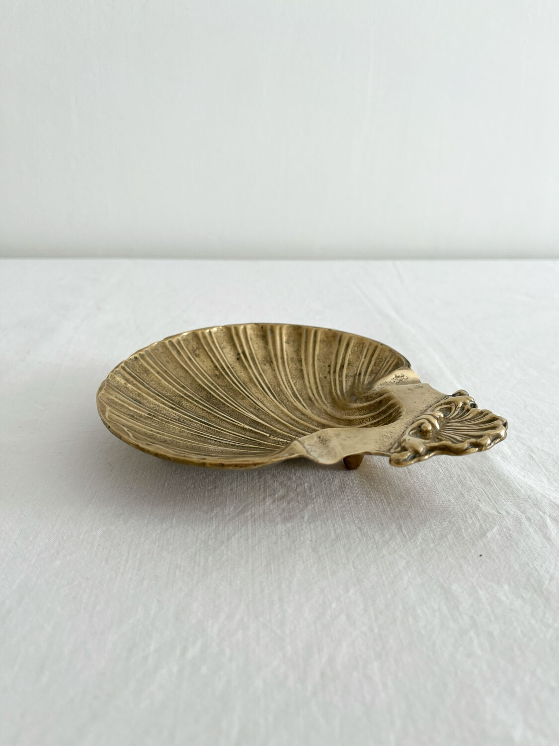 Vintage bronze shell ashtray