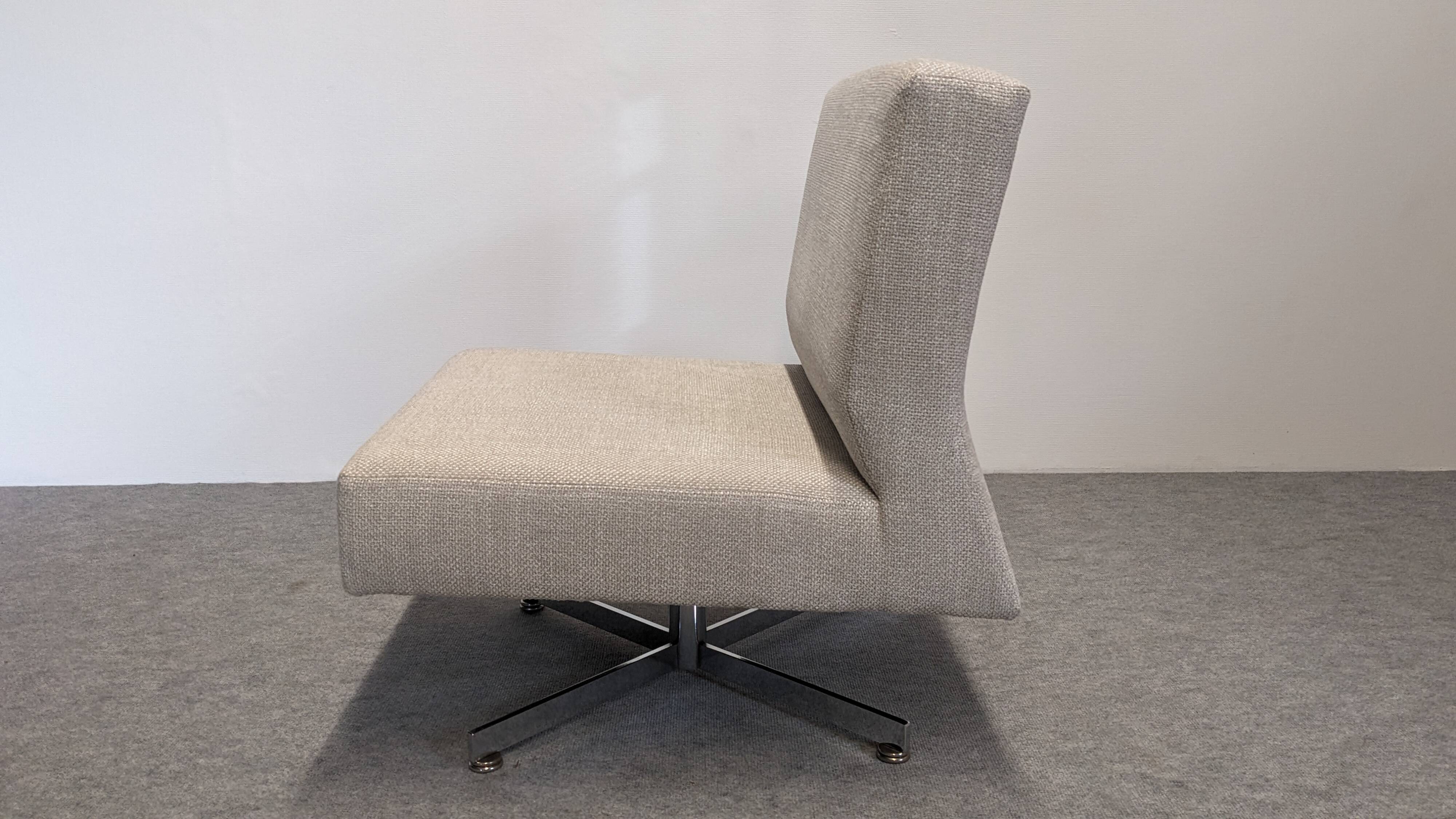 Paire de chauffeuses modernistes Les Créations Inova, France vers 1970