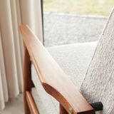 Fauteuil bouclé vintage bois couleur noyer tissu gris champagne design mid