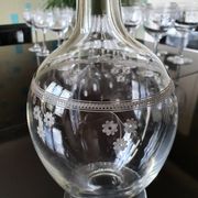 Verres et carafe en verre gravé