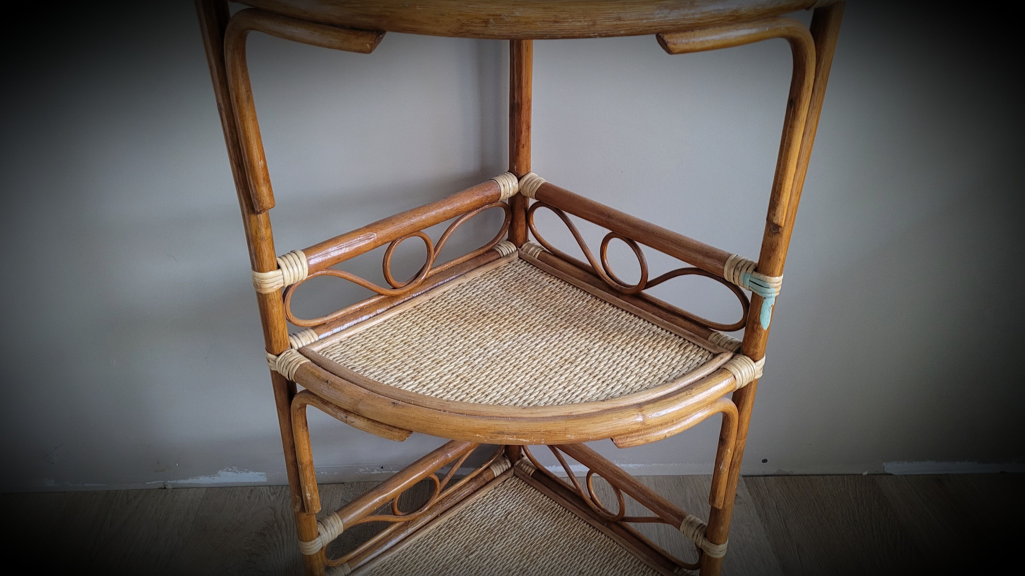 Rattan table neck