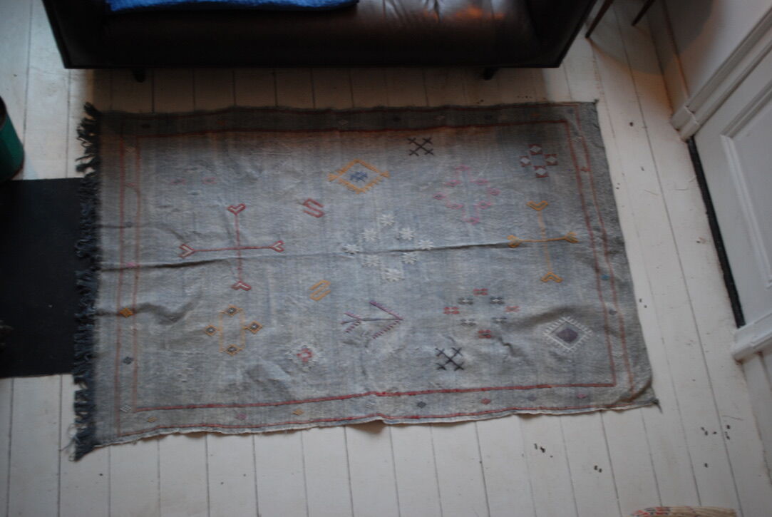 Vintage cactus silk carpet, grey and with original nomadic designs. free shipping in europe 225x135cm