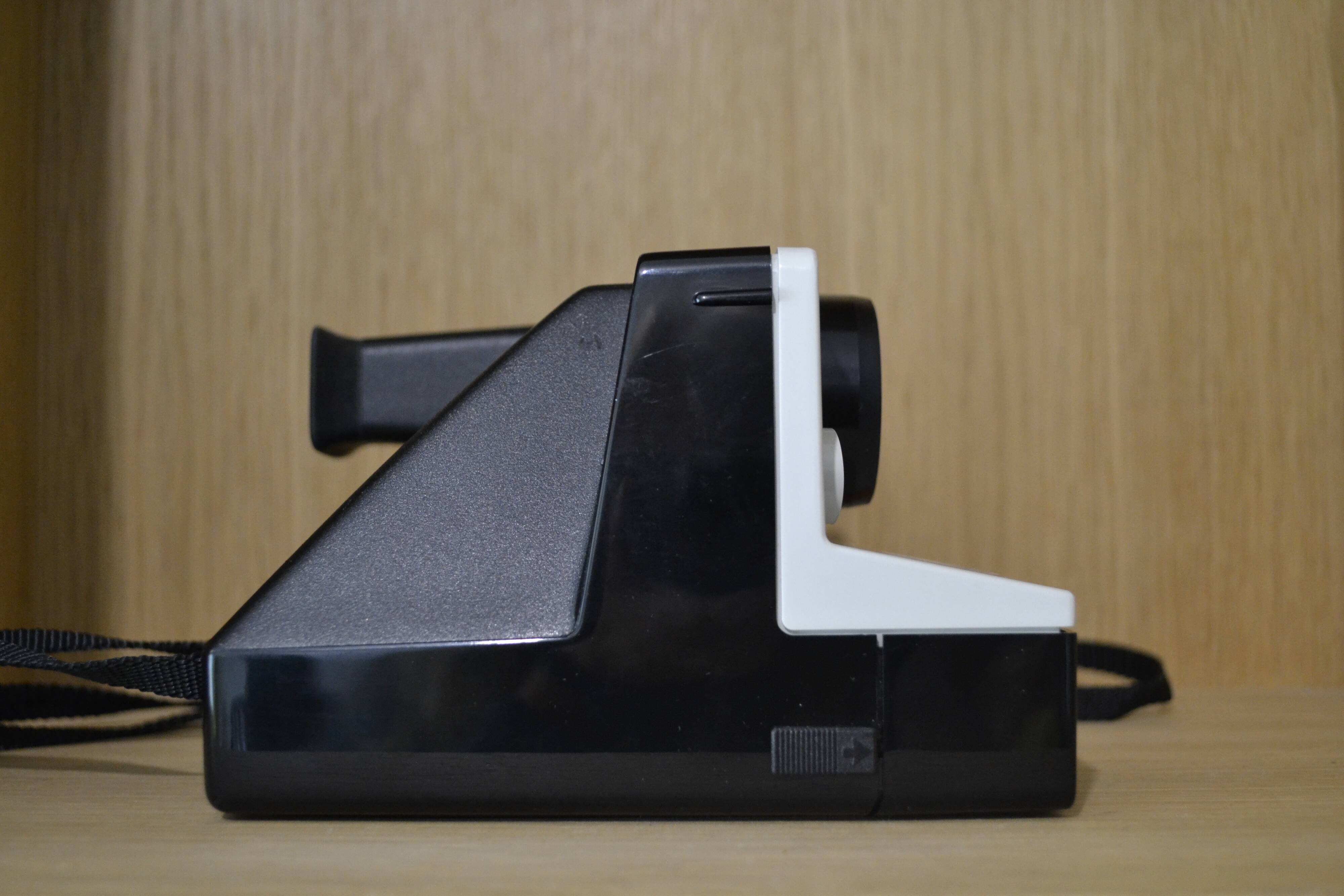 Functional Polaroid 1000 with green button